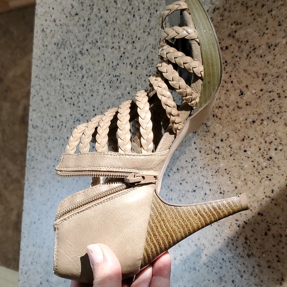 **Clearance** Madden Girl cage sandals - Picture 5 of 12